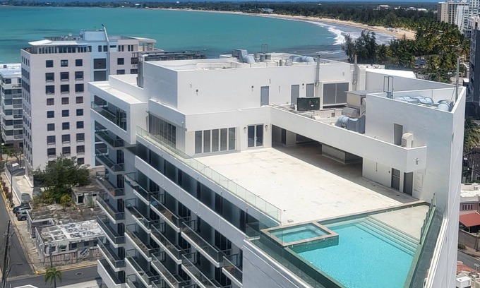 Isla Verde Complejo | Ocean Front Isla verde Ave 2 bdrm 1.5 Bath Resort style livin Centrally Located.