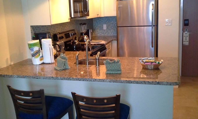 Hollywood Complejo | Ocean Front Resort on Hollywood Beach Broadwalk with Pool