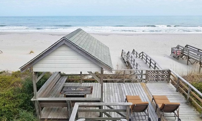 Pawleys Island Casa | Ocean Front Selah mid Island, Porches, Decks, Dock