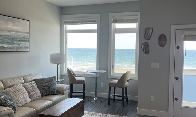 Hull Casa | Ocean front Studio across from beach