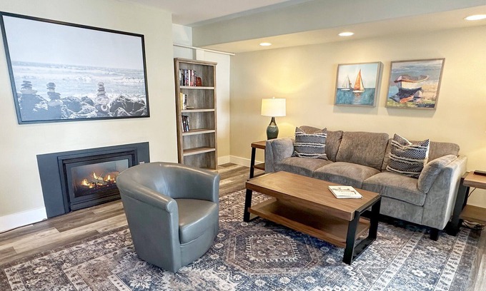 Yachats Condominio | Ocean Front, Sunset at Oregon House, Stairs to the Beach!