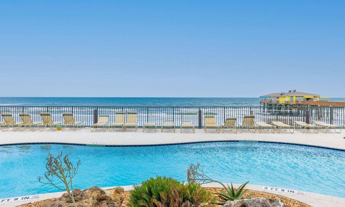 Daytona Beach Shores Apartamento | Ocean Front Condo w Amazing Views Pool Hot Tub