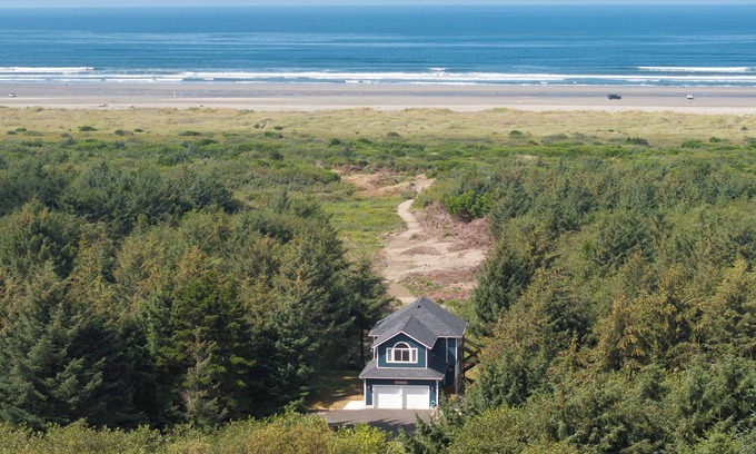 Ocean Shores Casa | Ocean Front, Walk to Beach, Fenced For Dogs, Vacation Beach House