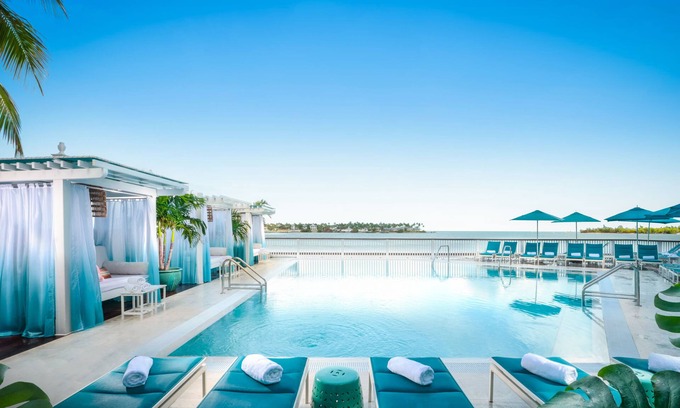 Historic Seaport Complejo | Ocean Key Resort - A Noble House Resort