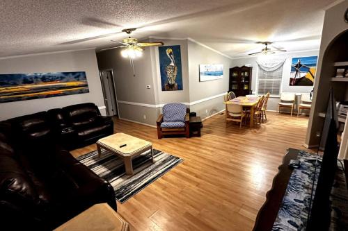 Surfside Beach Casa | Ocean Lakes 4 bedroom Cottage that sleeps 10