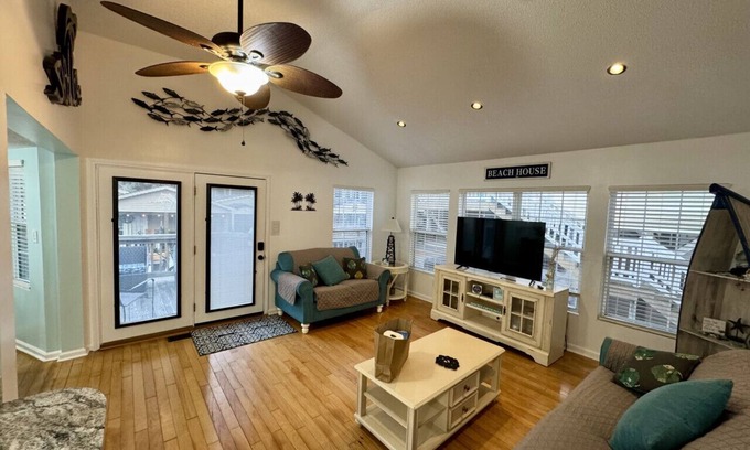 Surfside Beach Cabaña | Ocean Lakes, Golf Cart, Pet Friendly 1648