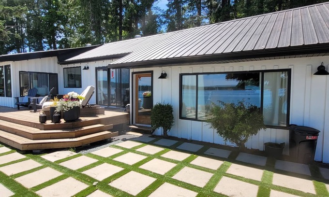 Union Bay Casa | Ocean Lovers Beach Home.