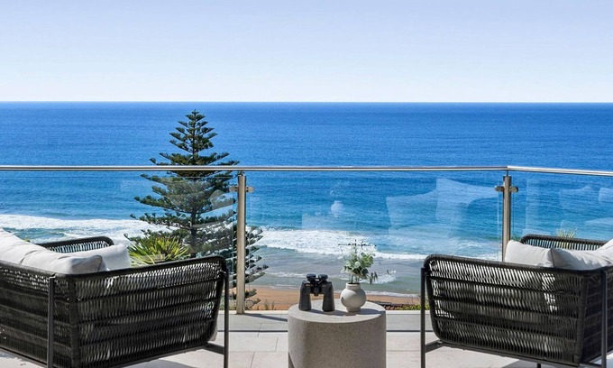 Newport Casa | Ocean Lux - stunning views over Bungan Beach
