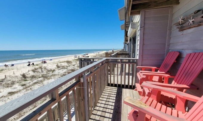 East End Condominio | Ocean Mile I-4, Beach Front, Swimming Pool, Free Beach Gear!