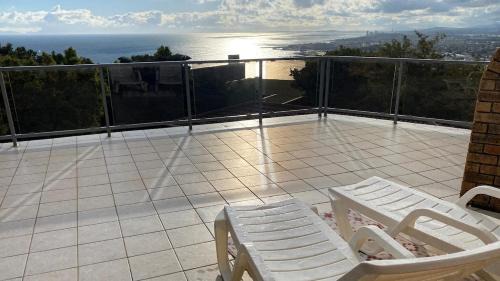Mountainside Apartamento | Ocean & Mountain View Apartment