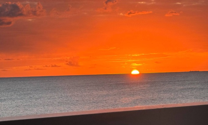 Makaha Condominio | Ocean Oasis steps away w/ private lagoon.
