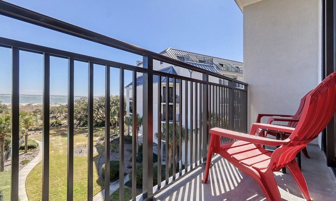 Isle of Palms Condominio | Ocean Overlook at 310B Shipwatch|Oceanfront | Wonderful Oceanfront Deck|Winter Monthly Discount |...