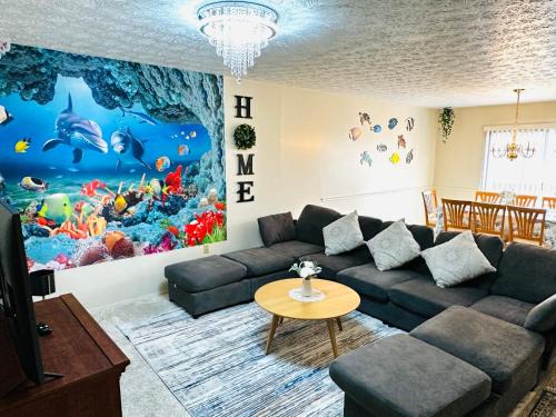 West Chester Casa | Ocean Palace -12 Guests- close to I-75-Amazing Location!