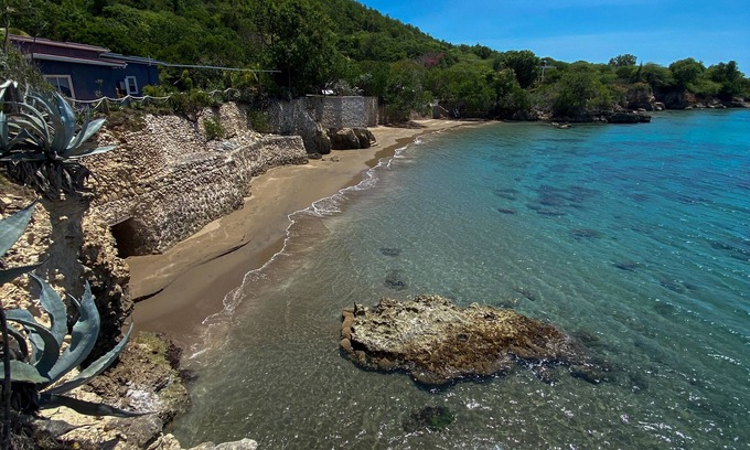 Treasure Beach Villa | Villa inolvidable: A / C, vistas de delfines al atardecer, 2 playas privadas, piscina