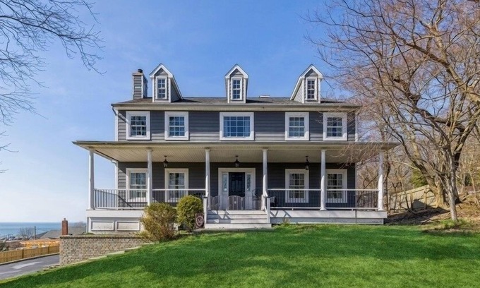 Wading River Casa | Ocean Pearl: Water Views, Steps to Beach & Restaurants