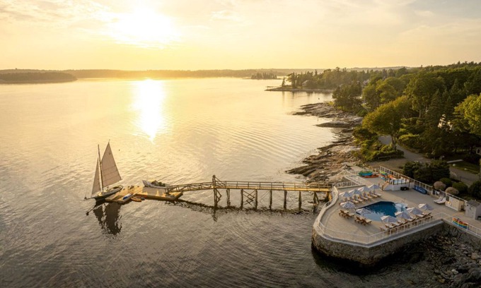 Boothbay Harbor Cabina | Ocean Peek Lodge | Pool+Spa | No Hidden Fees