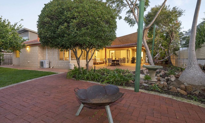 Quindalup Casa | Ocean Pines: beachside family favourite in quiet leafy street