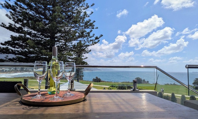 Bulli Casa | Ocean-Pool & Bulli Beach Family Retreat - 4BR, Walk to Cafes & Coastal Walk