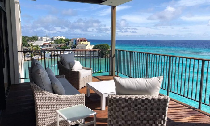 Worthing Condominio | Ocean Reef Penthouse Cottage