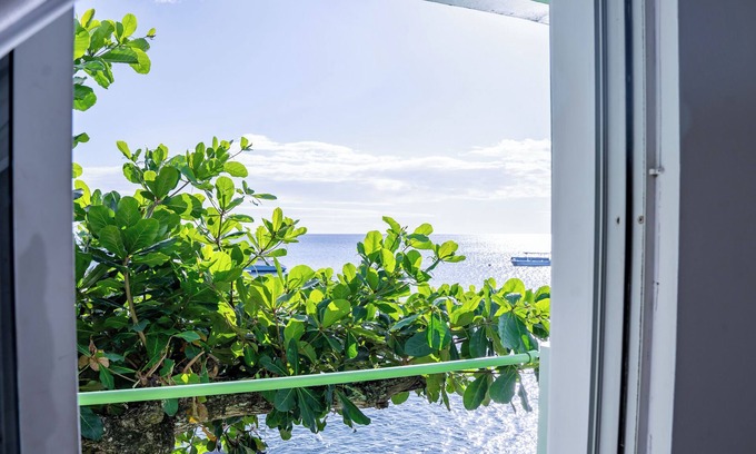 Castle Comfort Hotel | Ocean's Edge Lodge Restaurant & Bar C