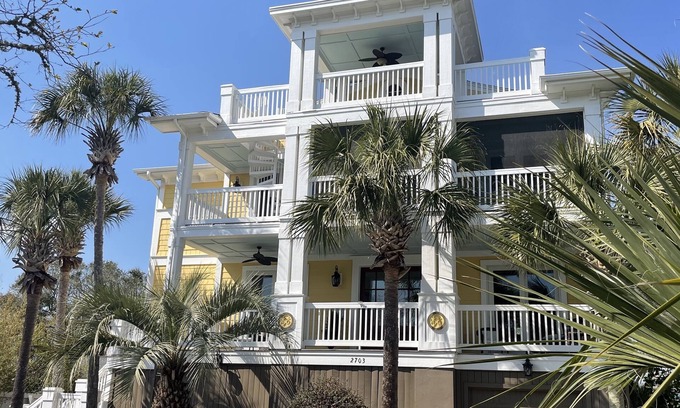 Isle of Palms Casa | "Ocean's Song" * LUJO 5BR / 6BA HOME, piscina, elevador * 1 cuadra de la playa * 5 ESTRELLAS