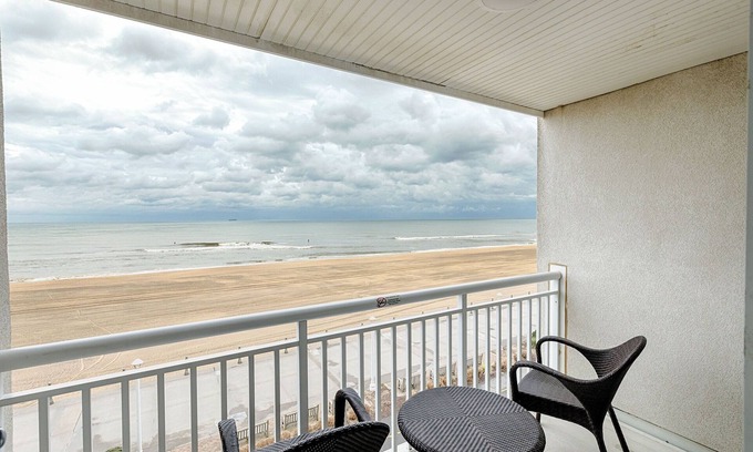 Virginia Beach Complejo | Ocean Sands Resort Oceanfront condo with 2 Oceanfront Balconies!!