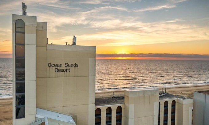 Northeast Virginia Beach Complejo | Ocean Sands Resort, Oceanfront, Virginia Beach by Vacatia