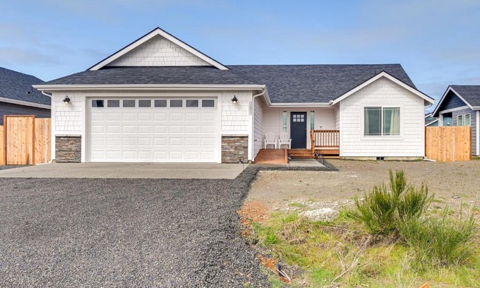 Ocean Shores Casa | Ocean Shores Home with Game Room - Walk to Beaches!