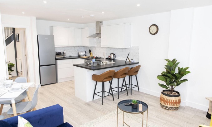 Peacehaven Casa | Ocean Side with Free Parking | By My Getaways