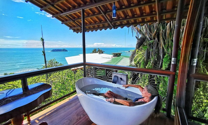 Manuel Antonio Complejo | OCEAN SKY LOFT AIRPLANE HOME sleeps 8