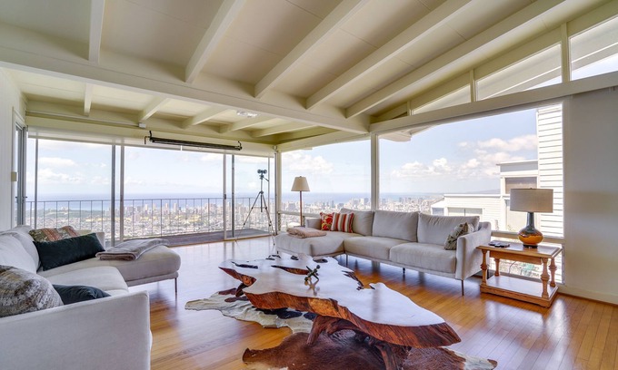 Diamond Head - Kapahulu - St. Louis Casa | Ocean + Skyline Views: Honolulu Retreat