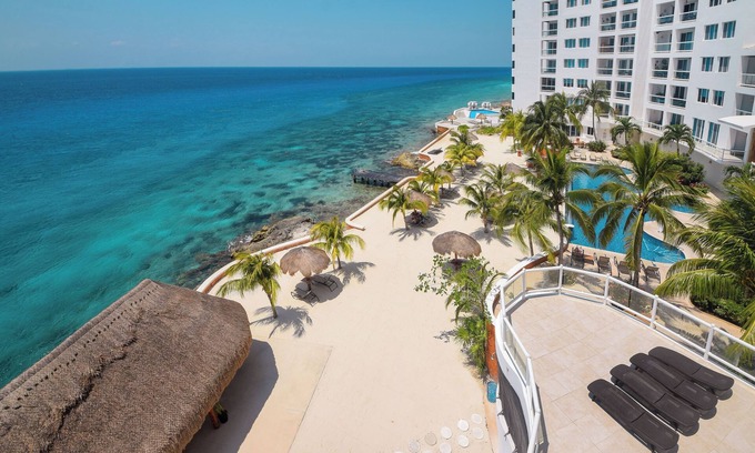 Zona Hotelera Norte Condominio | Ocean Views at Peninsula Grand 1A