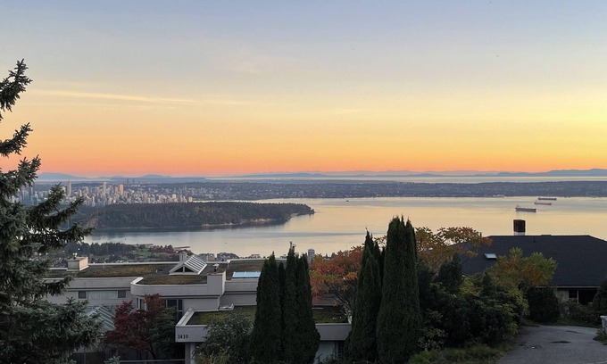 West Vancouver Casa | Ocean view 2Br Family Garden Suite