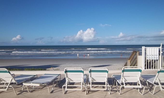 New Smyrna Beach Casa | 2/2 Oceanview, Unidad actualizada, ¡ESPECIAL AHORA! ¡NO hay coches en la playa! ¡Ideal para niños SIEMPRE!