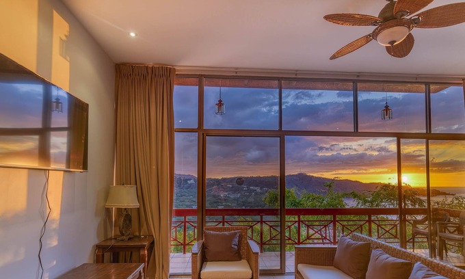 Playa Panamá Condominio | Stunning Ocean View - 3 Bedroom Condo - Close to Beach, Shops and Restaurants