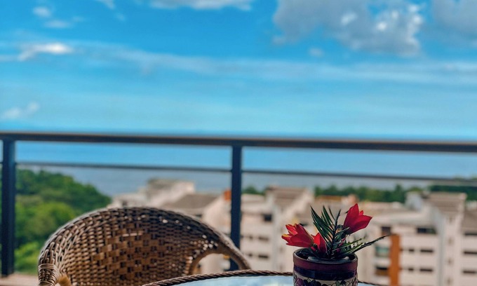 Parque Enseada Apartamento | Ocean View and Air Conditioning