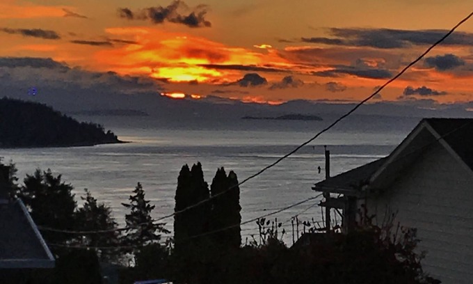 Campbell River Casa | Ocean View and Garden Oasis Suite
