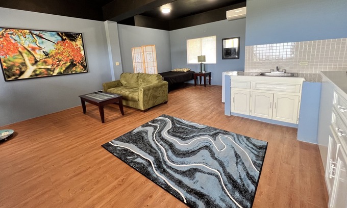 Capital Hill Apartamento | Ocean View Capitol Hill Studio with Sunset Deck