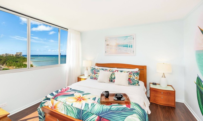Honolulu Apartamento | Ocean View Condo at Foster Tower Across from Beach w/Great Amenities