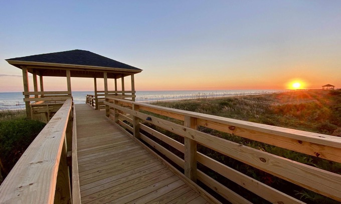 Atlantic Beach Condominio | Ocean View Condo - Oceanside Beach Retreat