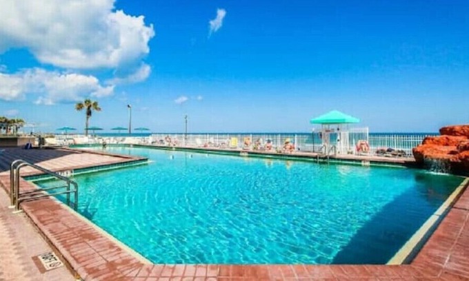 Lenox Park Condominio | Ocean View Condo. Pool is OPEN!