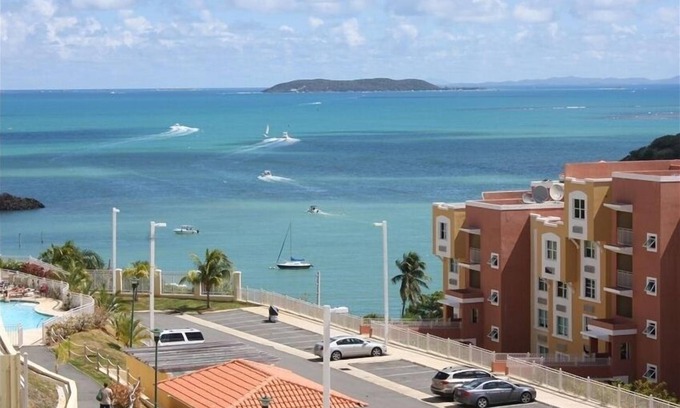 Sardinera Condominio | Ocean View Condo W / Wifi y aire acondicionado en Penamar