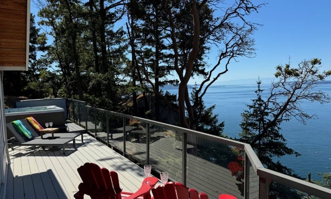 Pender Island Cabina | Ocean View Cottage at Sahhali on the Bluffs