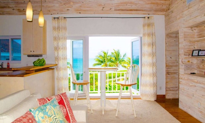 Nassau Apartamento | Ocean View Cottage at Orange Hill Beach