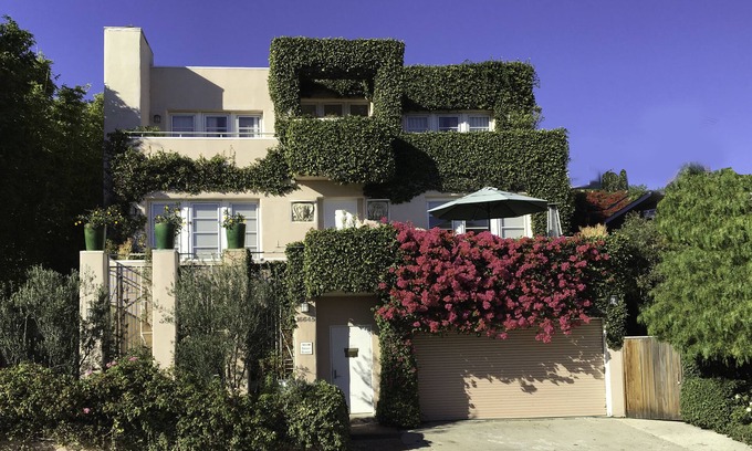 Pacific Palisades Casa | Ocean View European Art Villa