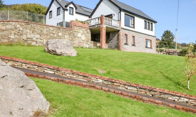 Ardnatrush Cabaña | OCEAN VIEW, family friendly, with open fire in Adrigole, County Cork