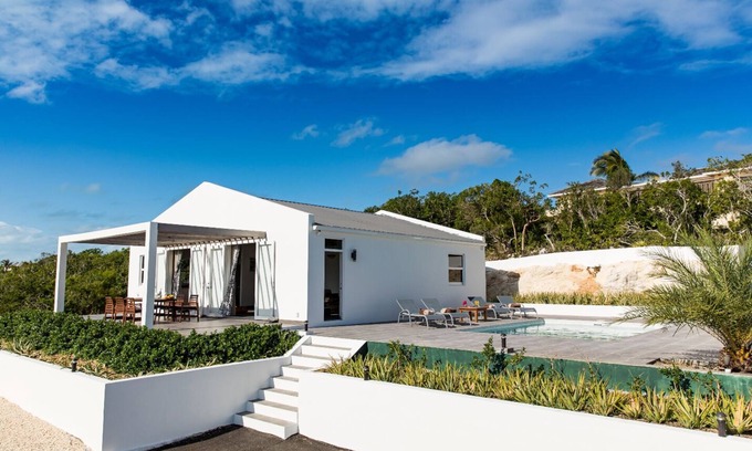 Long Bay Hills Villa | Vista al mar - ÁRBOL DE LLAMA - Villa de 2 dormitorios + piscina privada
