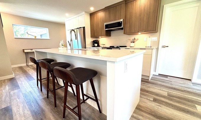 Sliammon Casa | Ocean View /Hobby Farm/New Home 2025