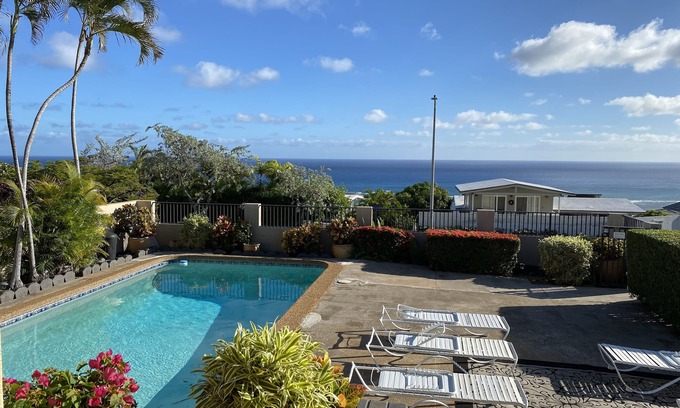 Waialae Iki Ridge Casa | Casa con vista al mar en un vecindario exclusivo