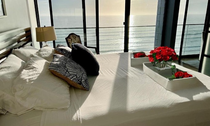 North Pacific Beach Apartamento | Ocean View Luxury Condo Oceanfront and Pool